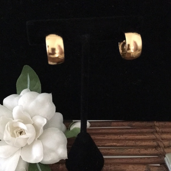 Jewelry - Vintage Signed MONET Clip On Hoop Earrings